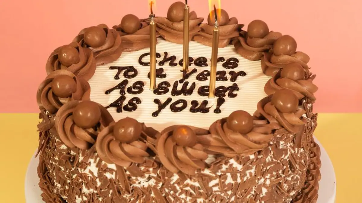 Cake Box – eggless cake shop in Worcester town centre